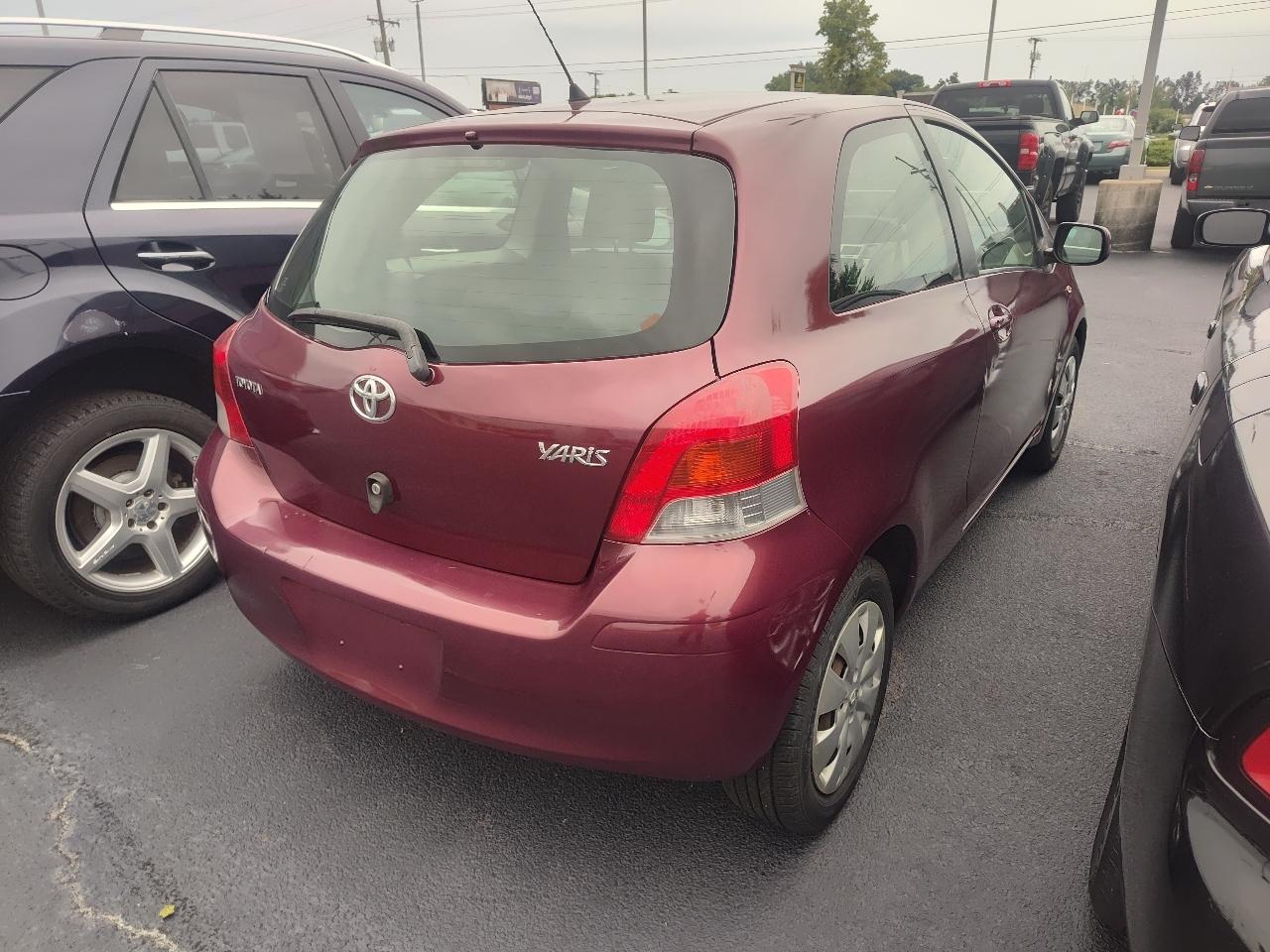 Toyota Yaris 3dr LB Man (Natl) 2010