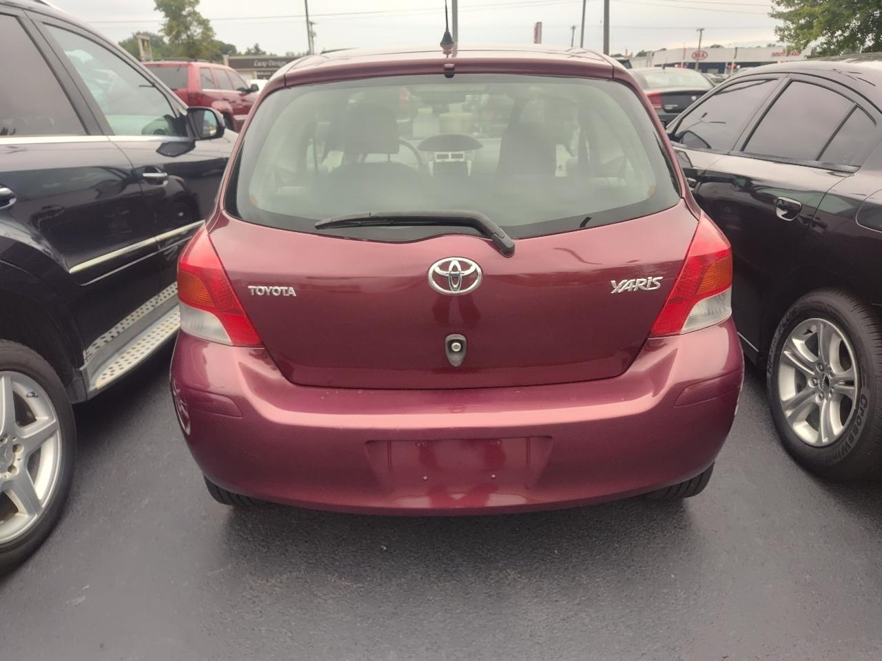 Toyota Yaris 3dr LB Man (Natl) 2010