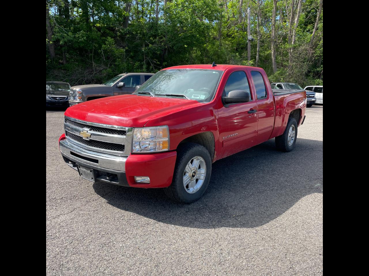 Chevrolet Silverado 1500 4WD Ext Cab 143.5" LT 2011