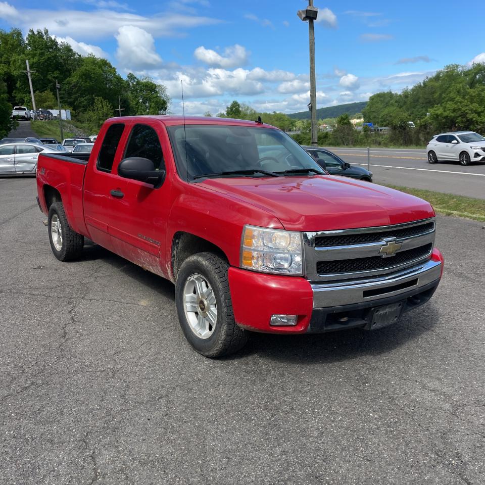 Chevrolet Silverado 1500 4WD Ext Cab 143.5" LT 2011