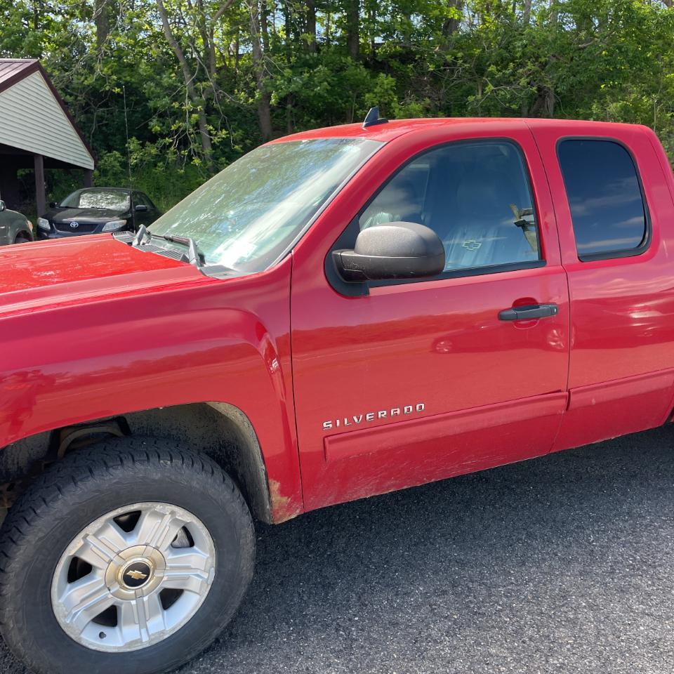 Chevrolet Silverado 1500 4WD Ext Cab 143.5" LT 2011