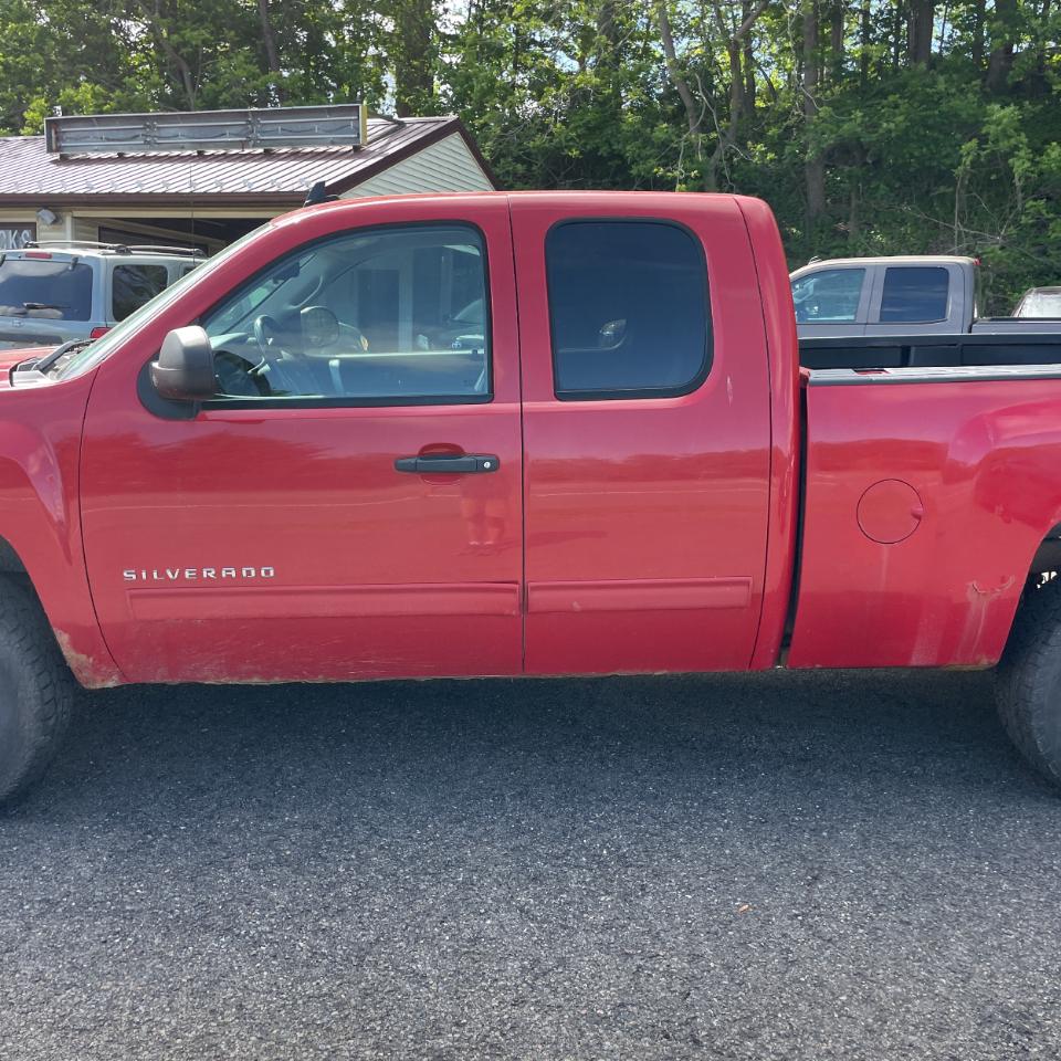 Chevrolet Silverado 1500 4WD Ext Cab 143.5" LT 2011
