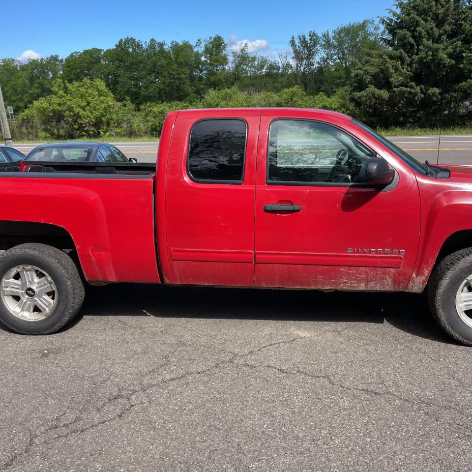 Chevrolet Silverado 1500 4WD Ext Cab 143.5" LT 2011