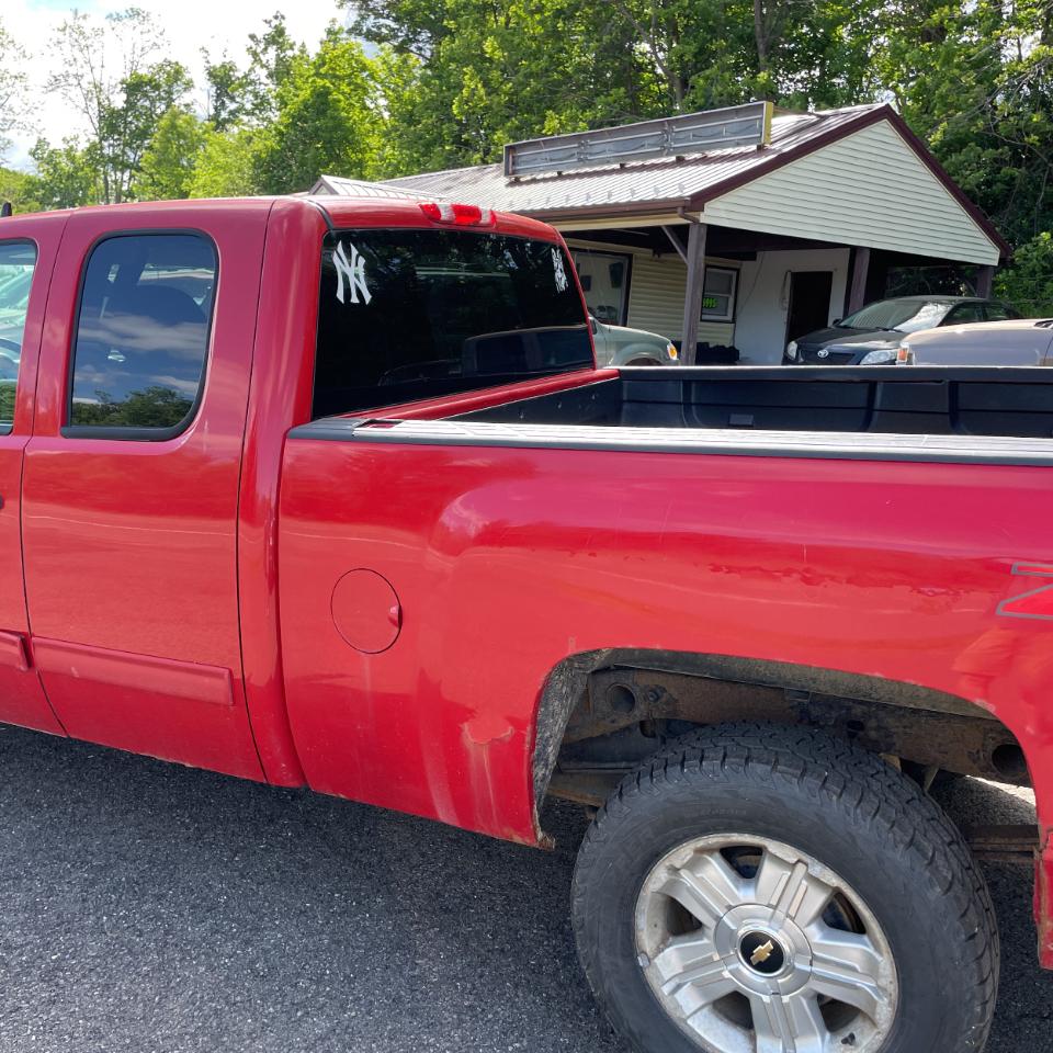 Chevrolet Silverado 1500 4WD Ext Cab 143.5" LT 2011
