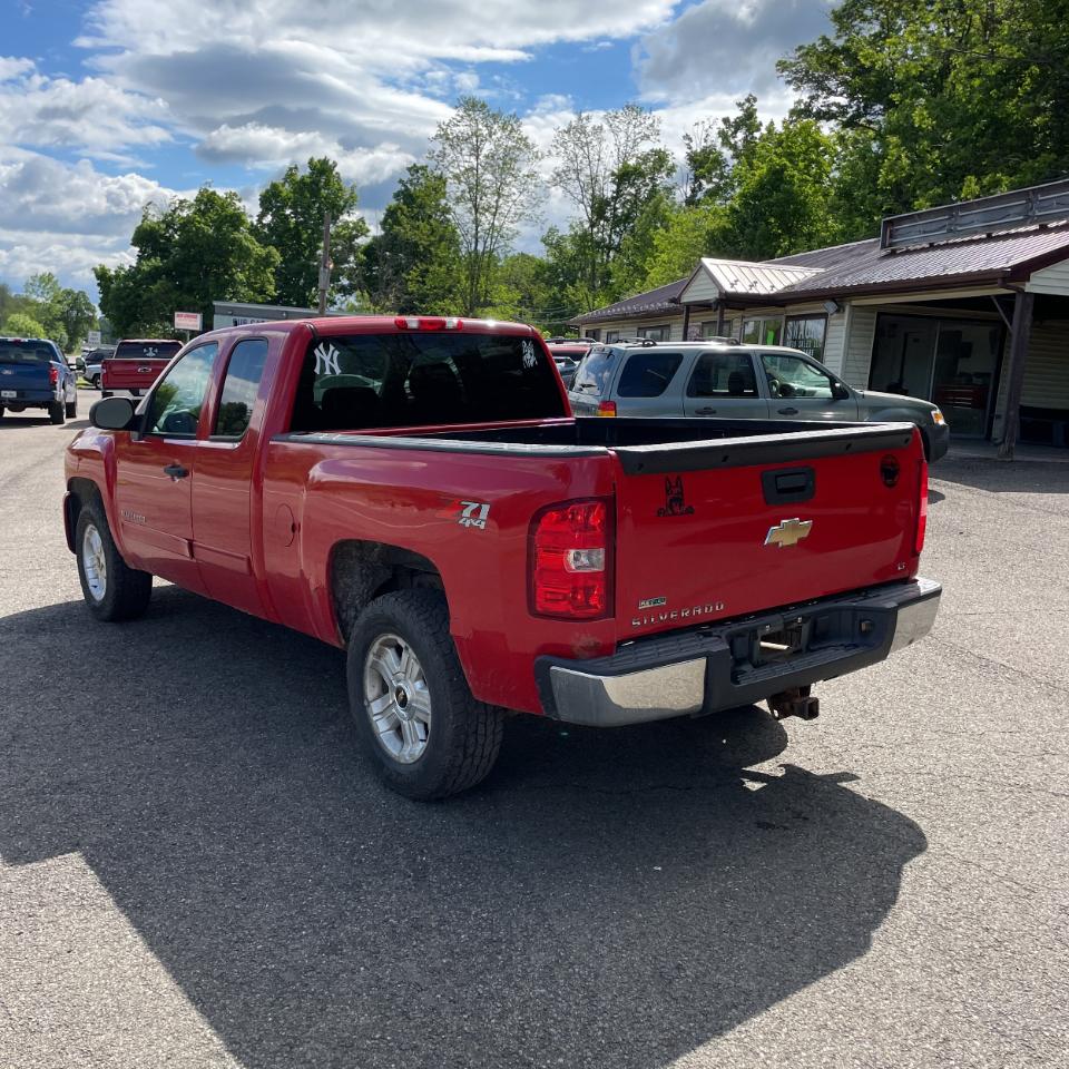 Chevrolet Silverado 1500 4WD Ext Cab 143.5" LT 2011