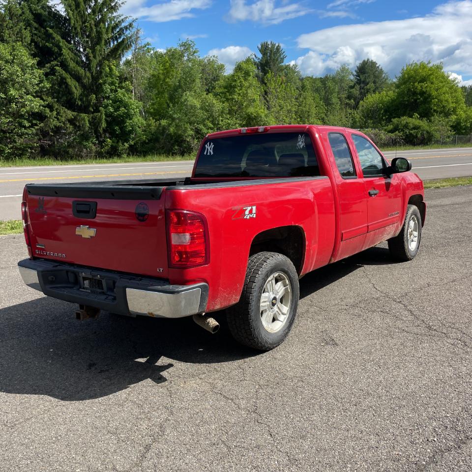 Chevrolet Silverado 1500 4WD Ext Cab 143.5" LT 2011