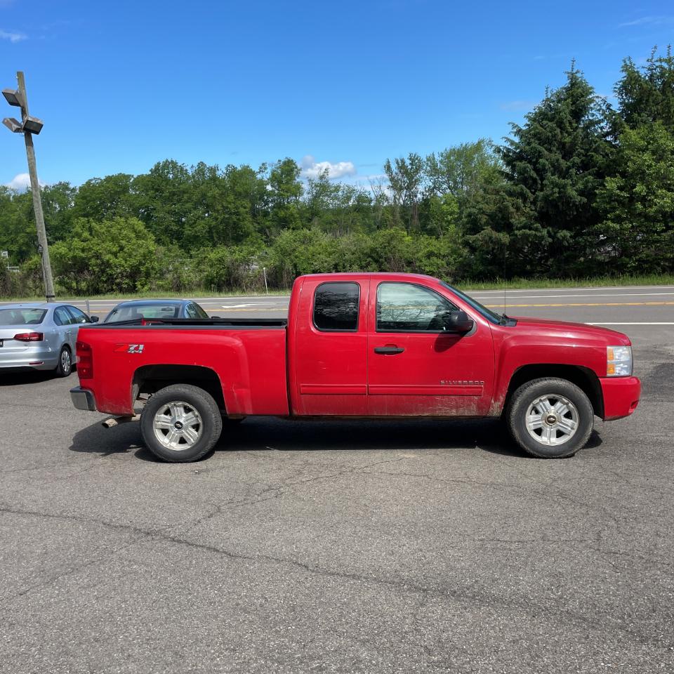 Chevrolet Silverado 1500 4WD Ext Cab 143.5" LT 2011