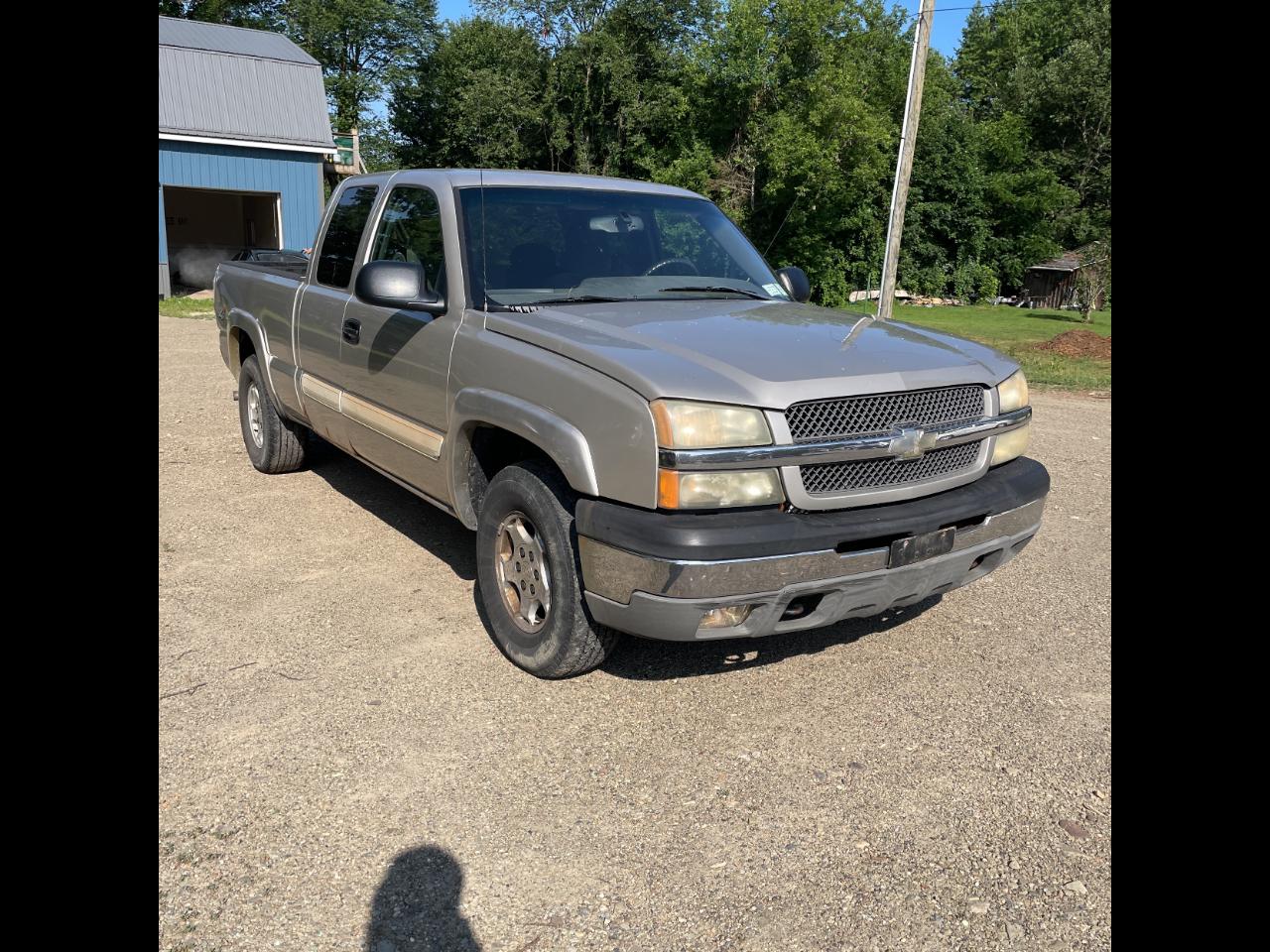 Chevrolet Silverado 1500 Ext Cab 143.5" WB 4WD LS 2004