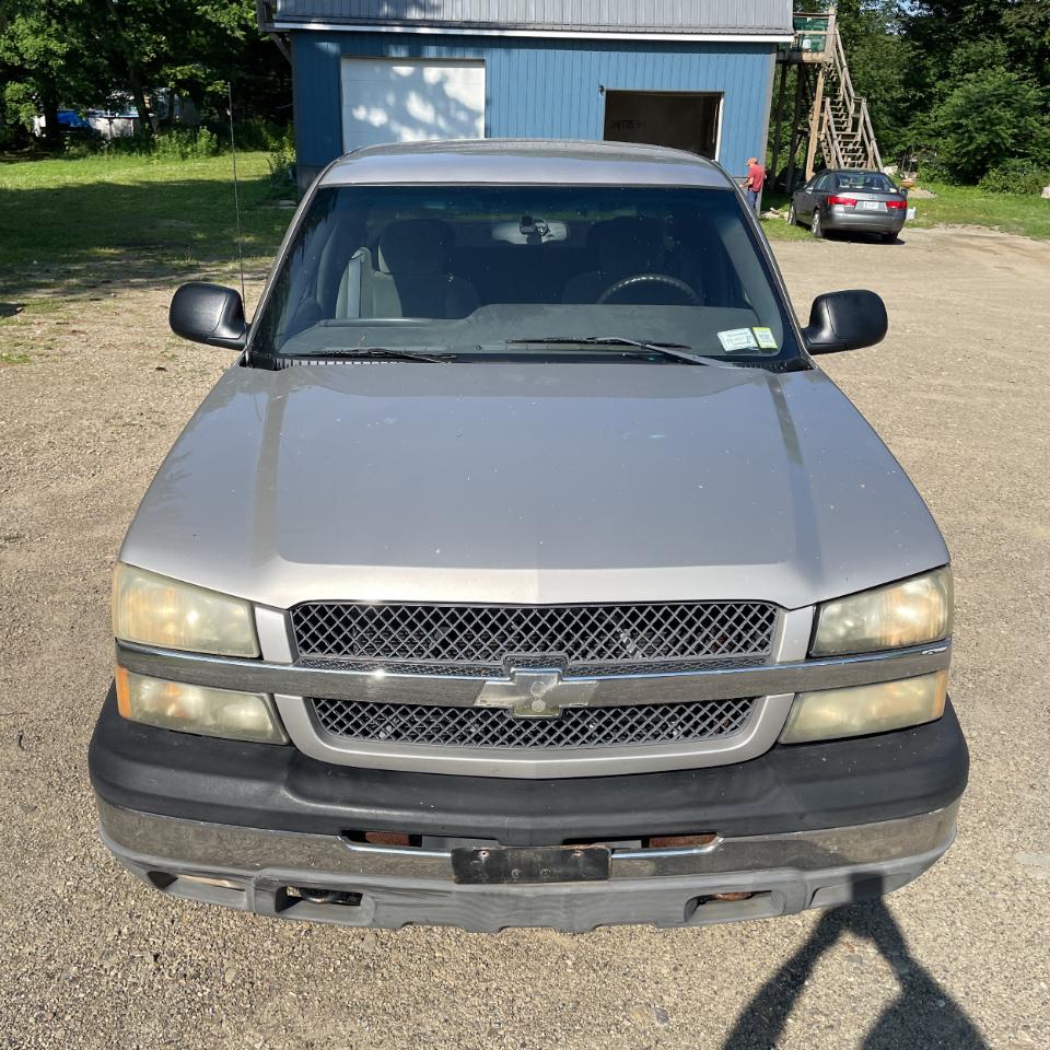 Chevrolet Silverado 1500 Ext Cab 143.5" WB 4WD LS 2004