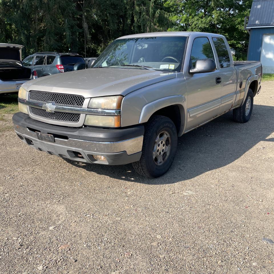 Chevrolet Silverado 1500 Ext Cab 143.5" WB 4WD LS 2004