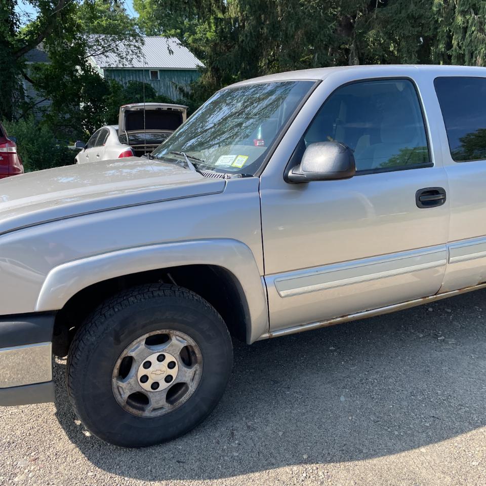 Chevrolet Silverado 1500 Ext Cab 143.5" WB 4WD LS 2004