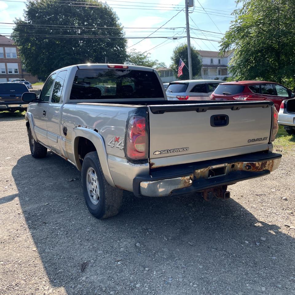 Chevrolet Silverado 1500 Ext Cab 143.5" WB 4WD LS 2004