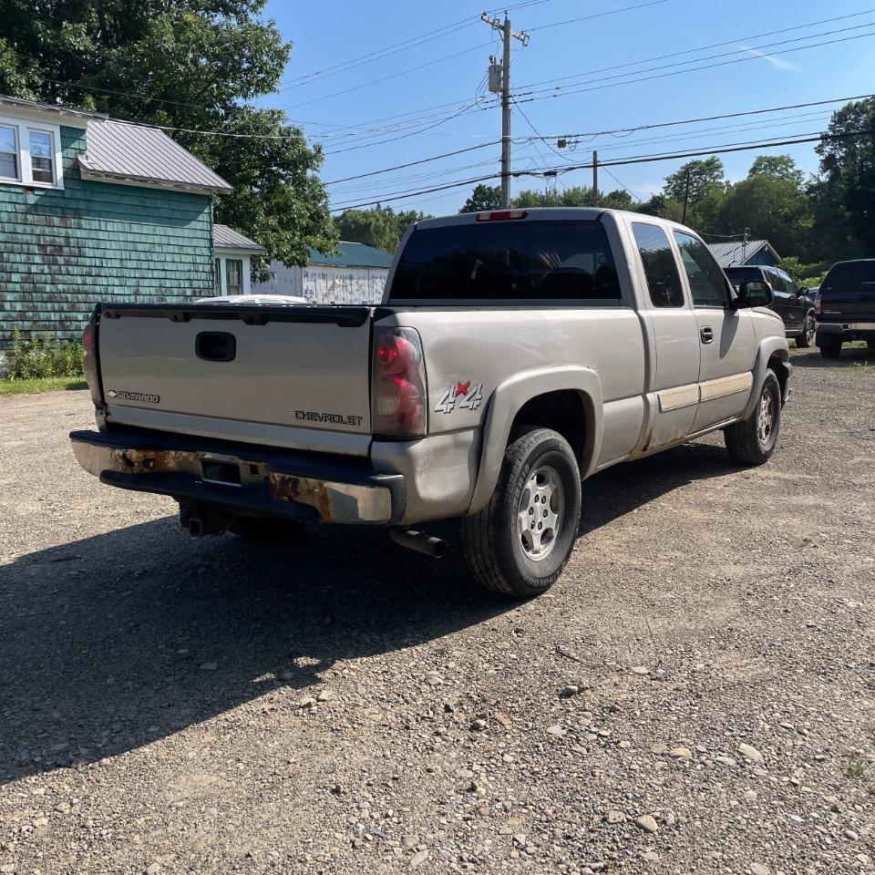 Chevrolet Silverado 1500 Ext Cab 143.5" WB 4WD LS 2004