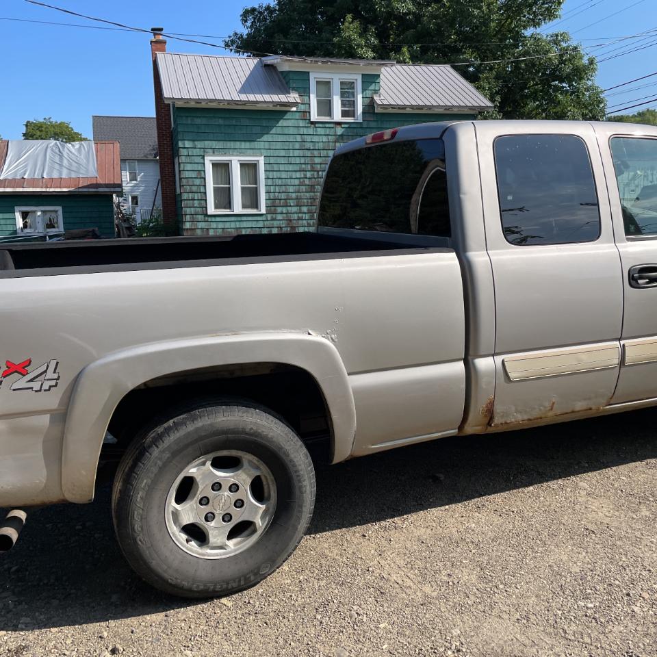 Chevrolet Silverado 1500 Ext Cab 143.5" WB 4WD LS 2004