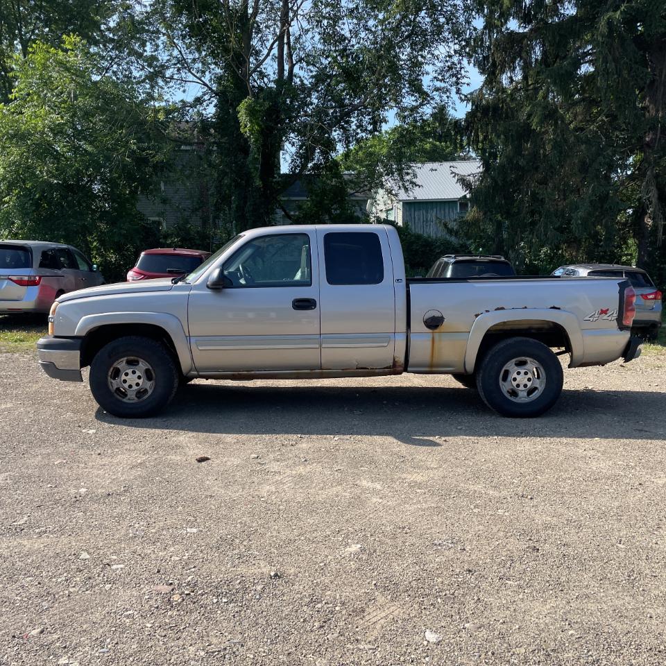 Chevrolet Silverado 1500 Ext Cab 143.5" WB 4WD LS 2004