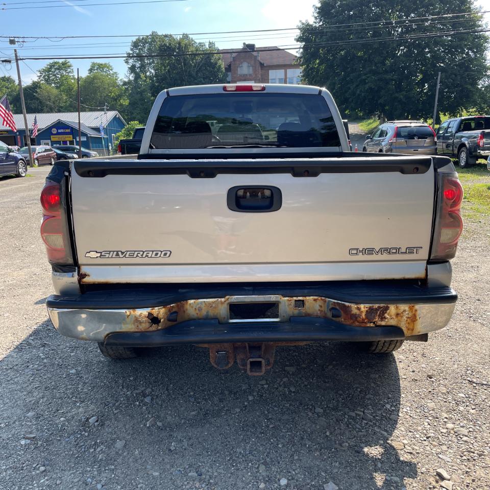 Chevrolet Silverado 1500 Ext Cab 143.5" WB 4WD LS 2004