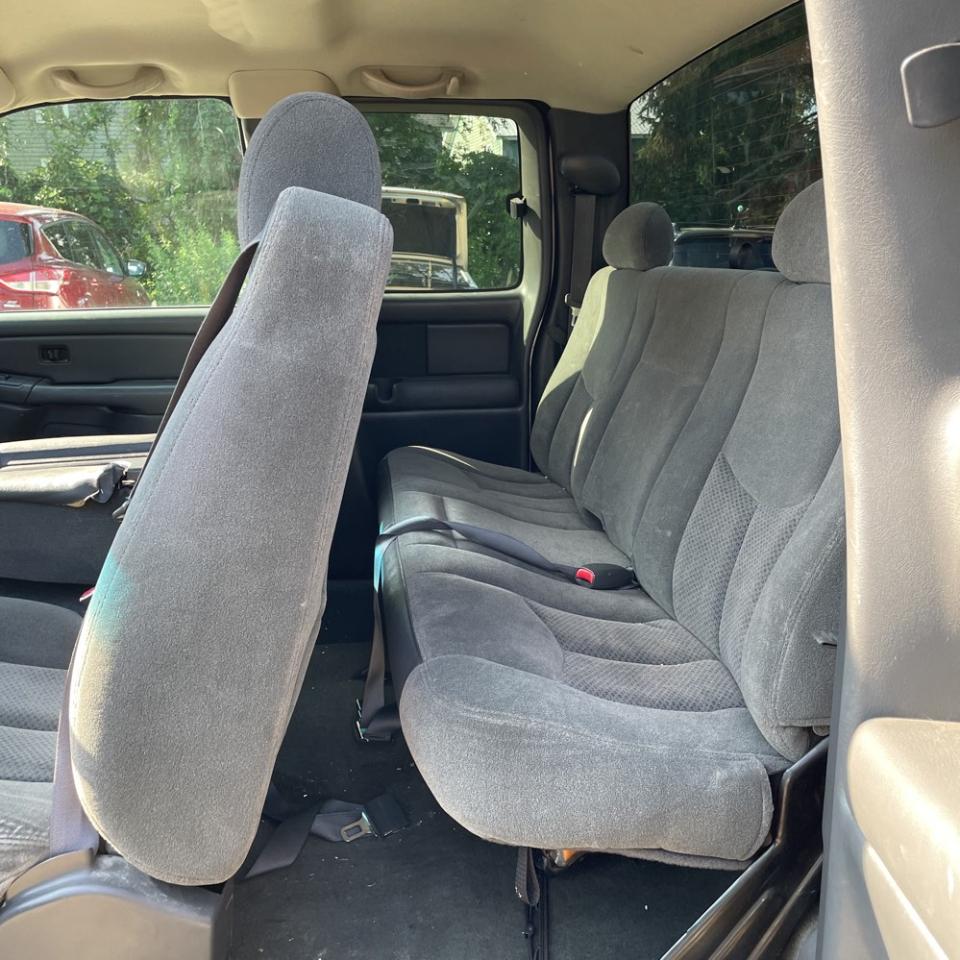 Chevrolet Silverado 1500 Ext Cab 143.5" WB 4WD LS 2004