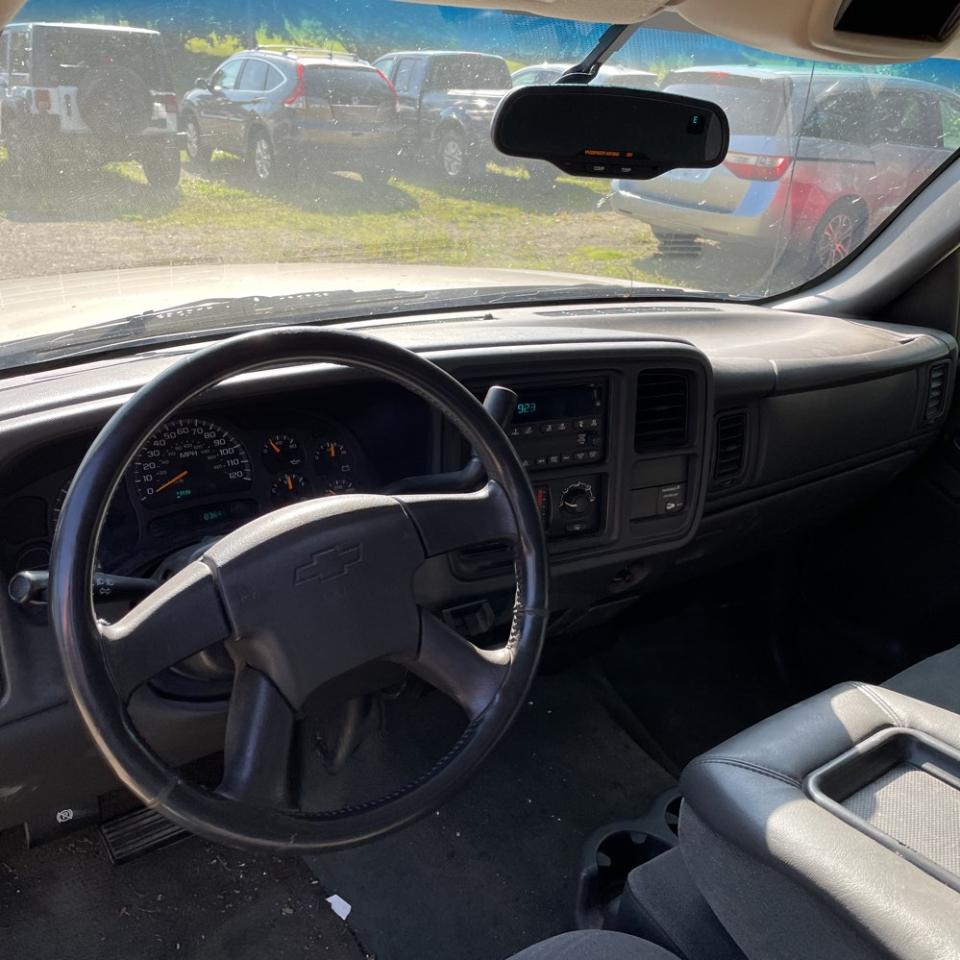 Chevrolet Silverado 1500 Ext Cab 143.5" WB 4WD LS 2004