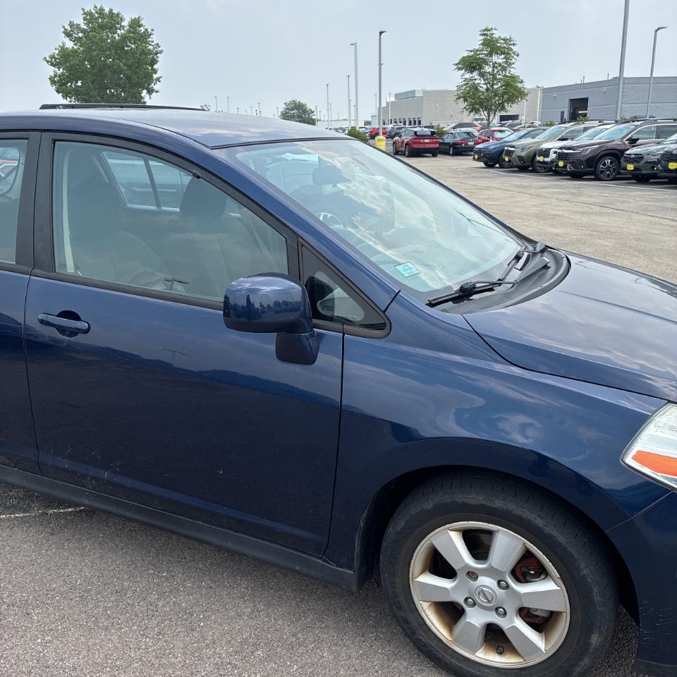 Nissan Versa 5dr HB Auto 1.8 S 2012