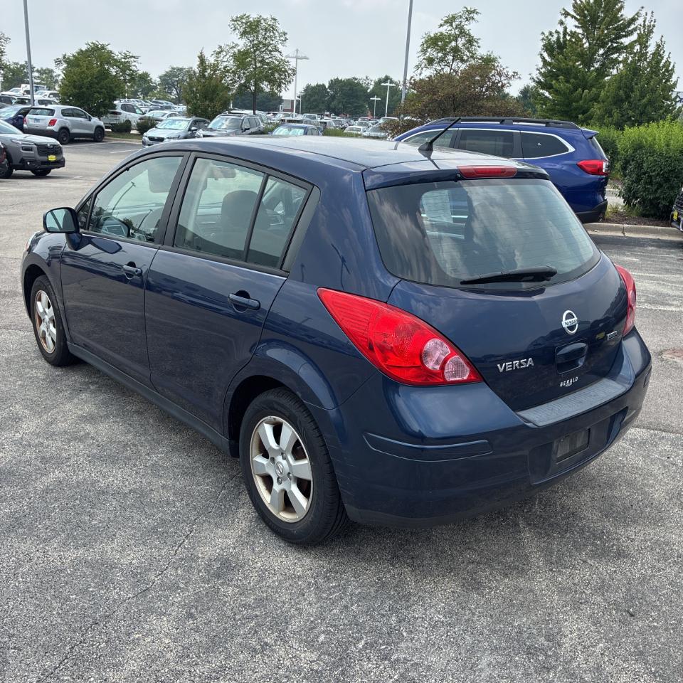 Nissan Versa 5dr HB Auto 1.8 S 2012