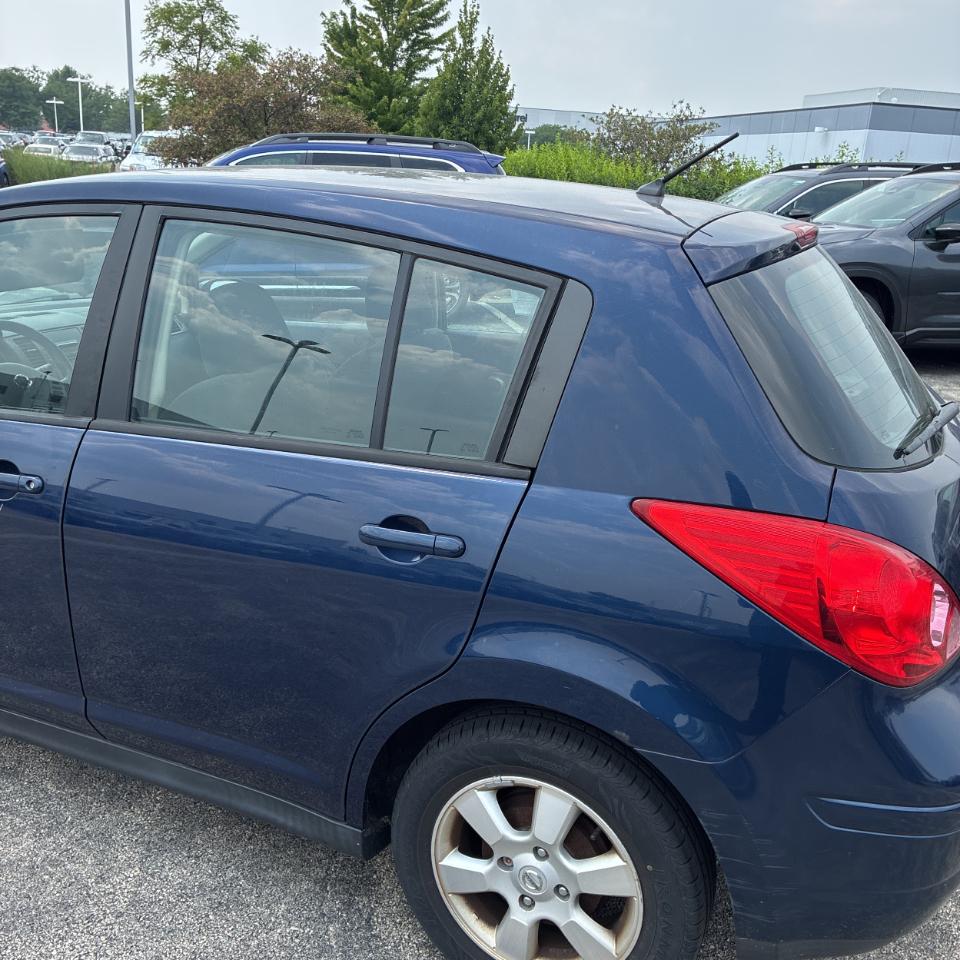 Nissan Versa 5dr HB Auto 1.8 S 2012