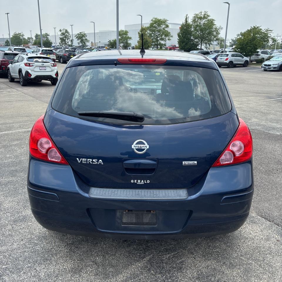 Nissan Versa 5dr HB Auto 1.8 S 2012