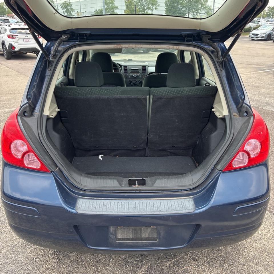 Nissan Versa 5dr HB Auto 1.8 S 2012