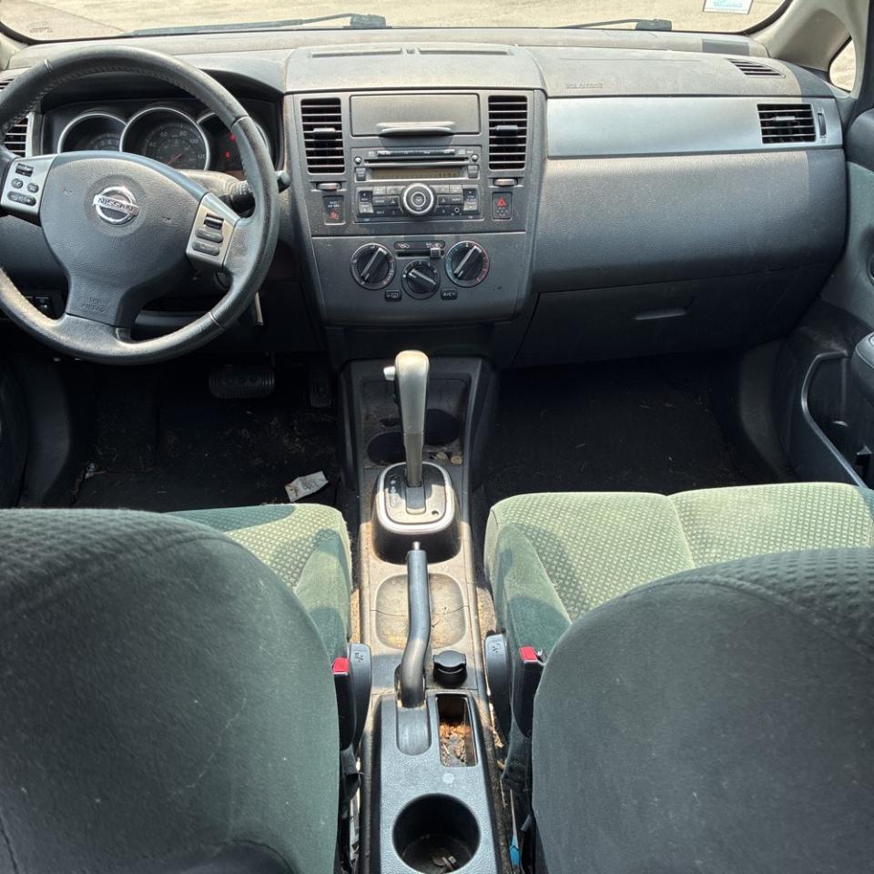 Nissan Versa 5dr HB Auto 1.8 S 2012