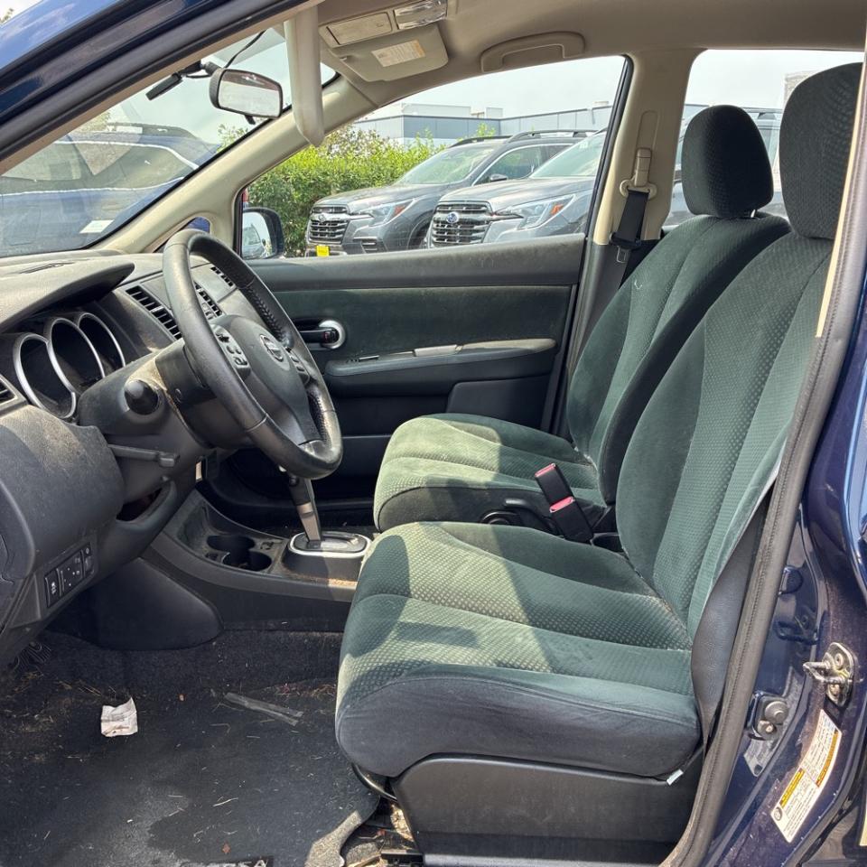 Nissan Versa 5dr HB Auto 1.8 S 2012