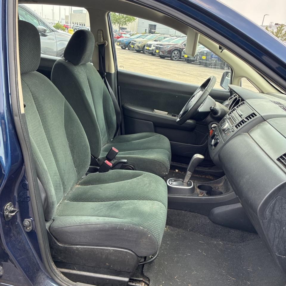 Nissan Versa 5dr HB Auto 1.8 S 2012