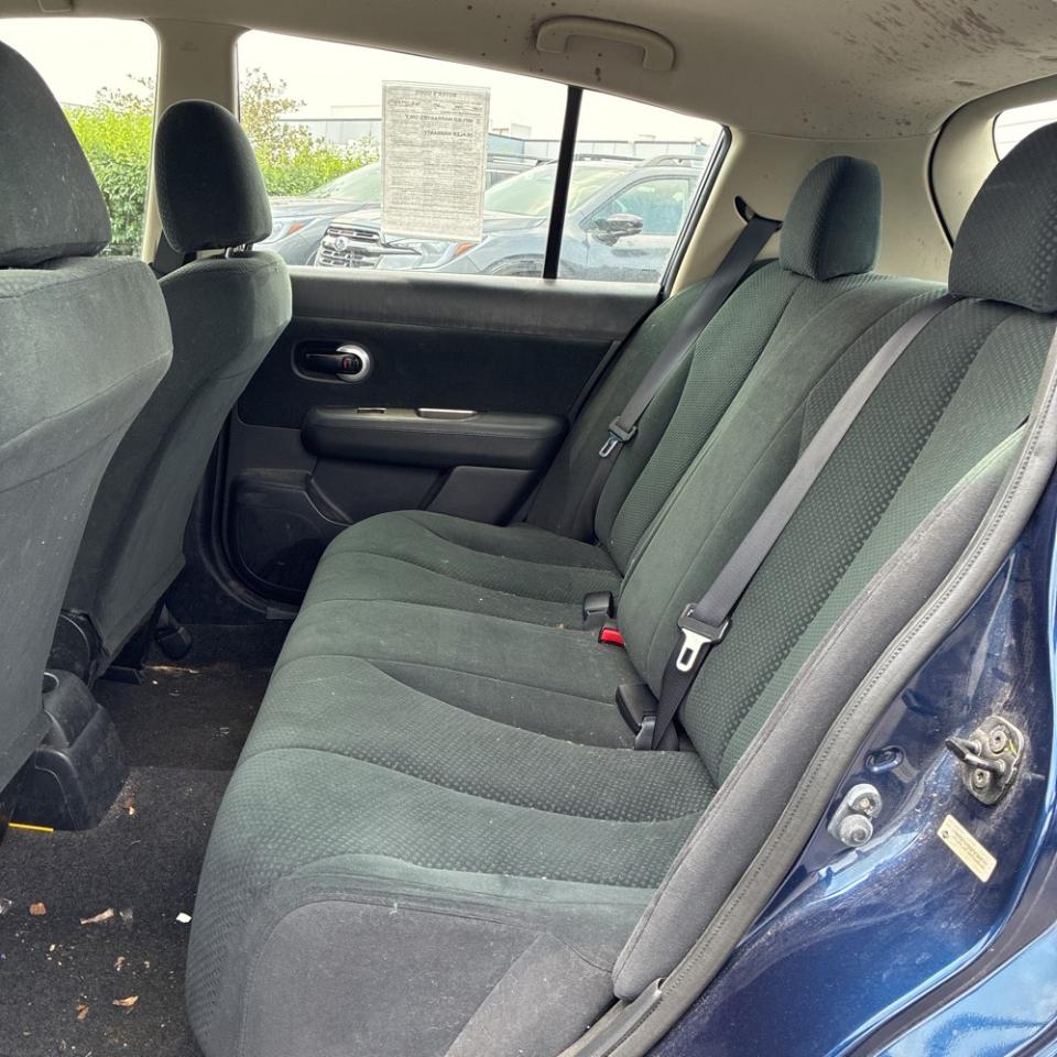 Nissan Versa 5dr HB Auto 1.8 S 2012
