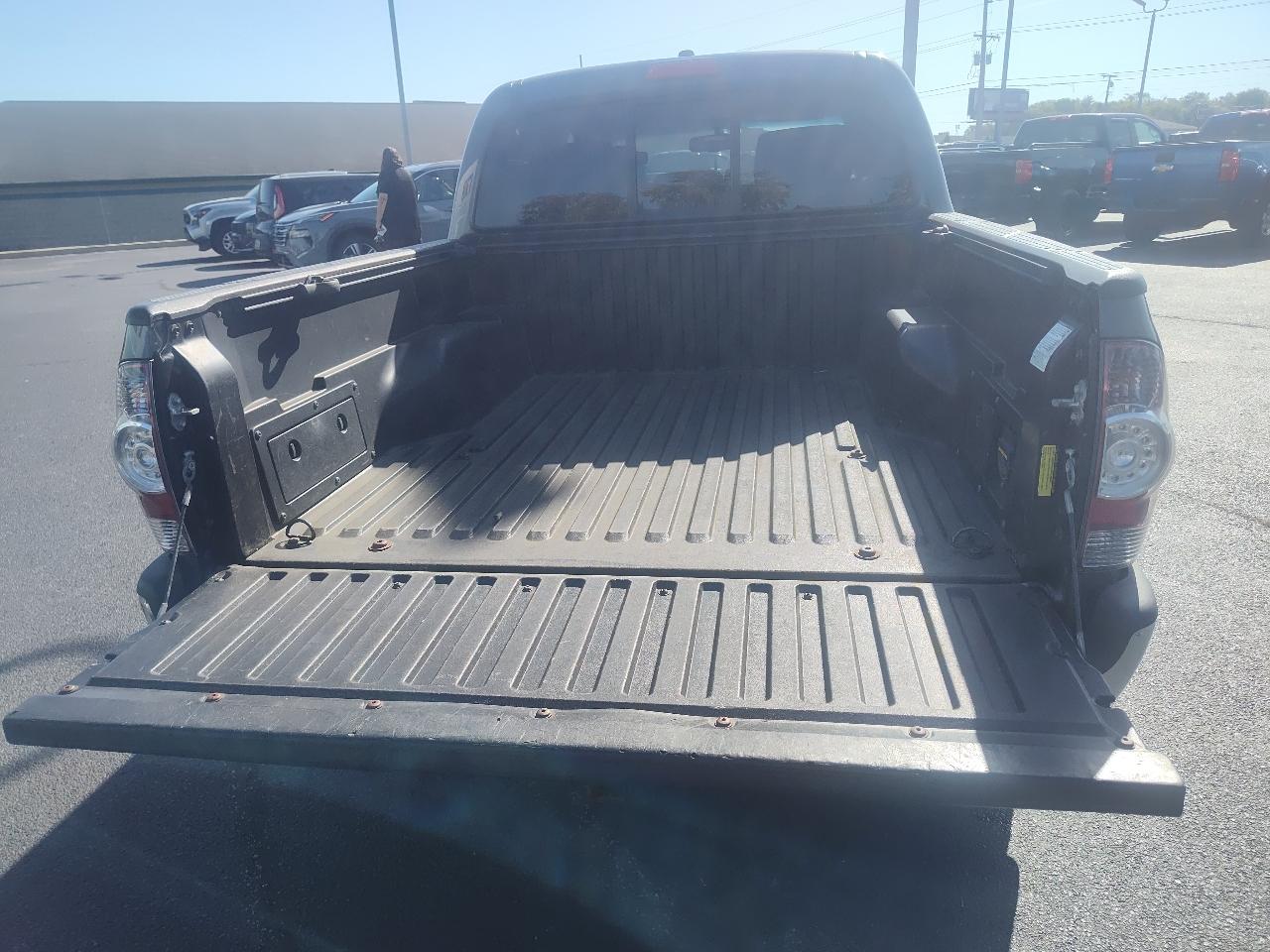 Toyota Tacoma 4WD Double V6 MT (Natl) 2011