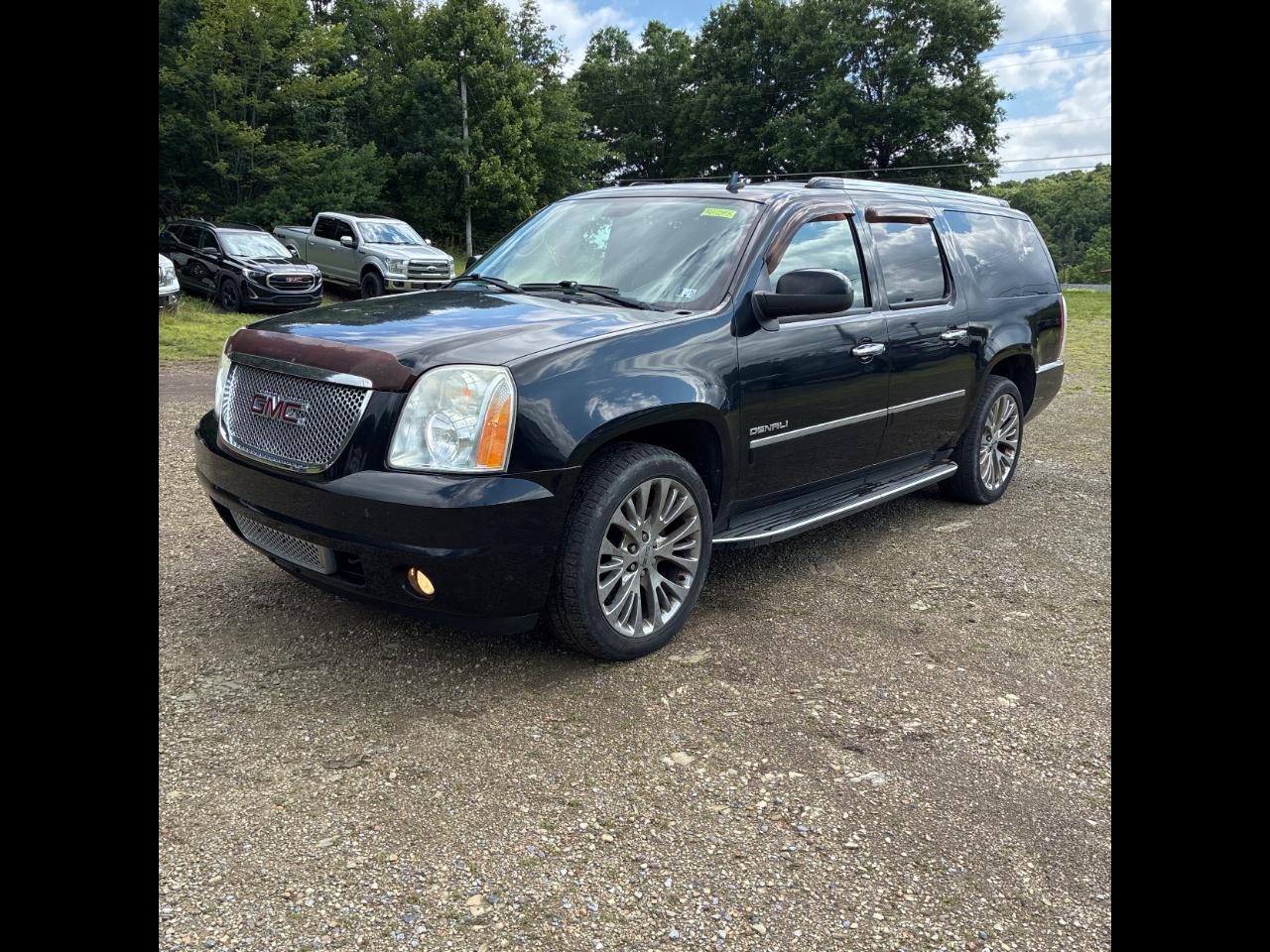 GMC Yukon XL AWD 4dr 1500 Denali 2010
