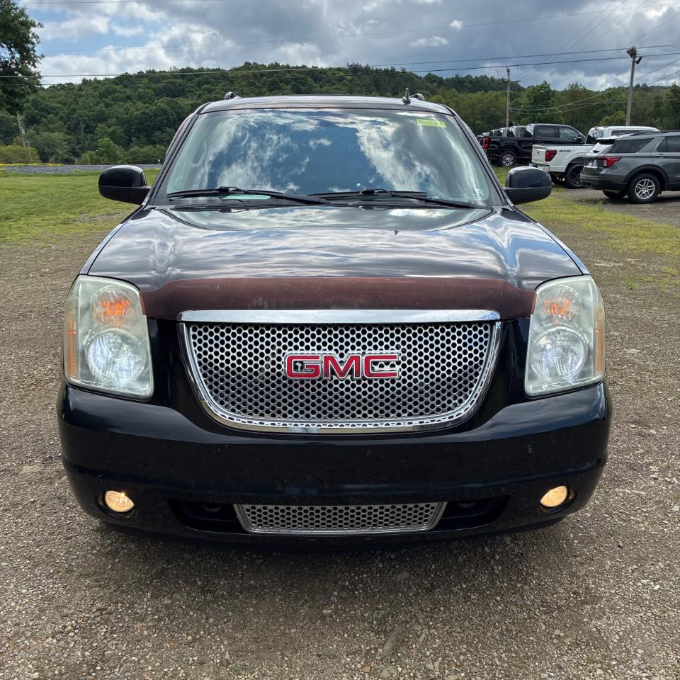 GMC Yukon XL AWD 4dr 1500 Denali 2010