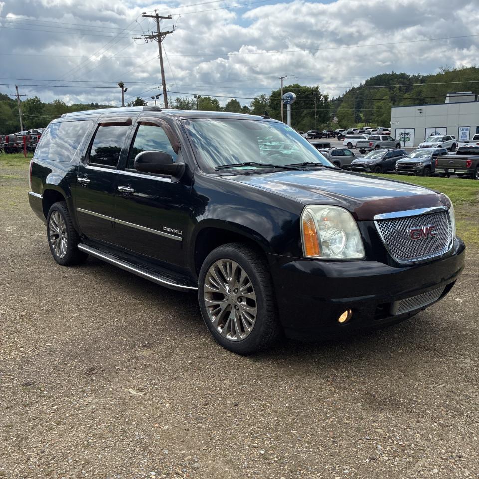 GMC Yukon XL AWD 4dr 1500 Denali 2010