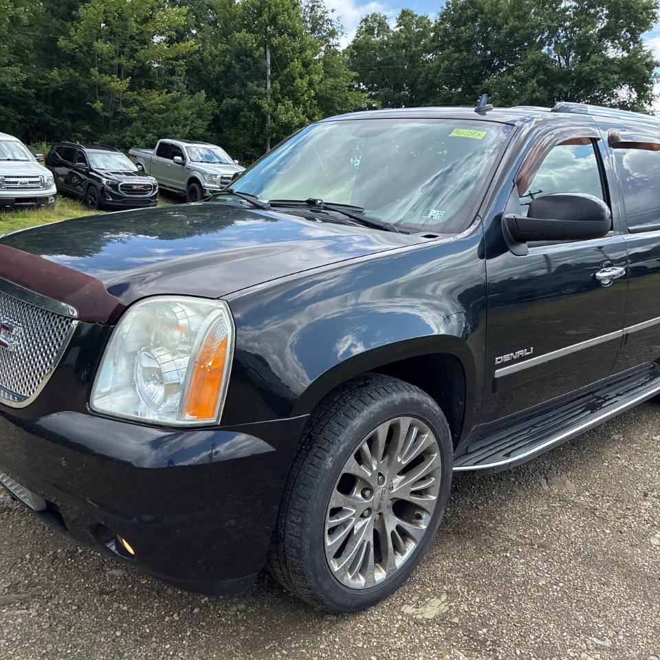 GMC Yukon XL AWD 4dr 1500 Denali 2010