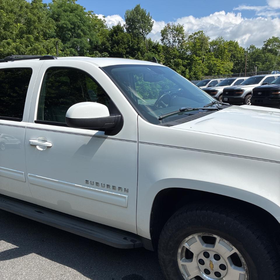 Chevrolet Suburban 4WD 4dr LS 2014