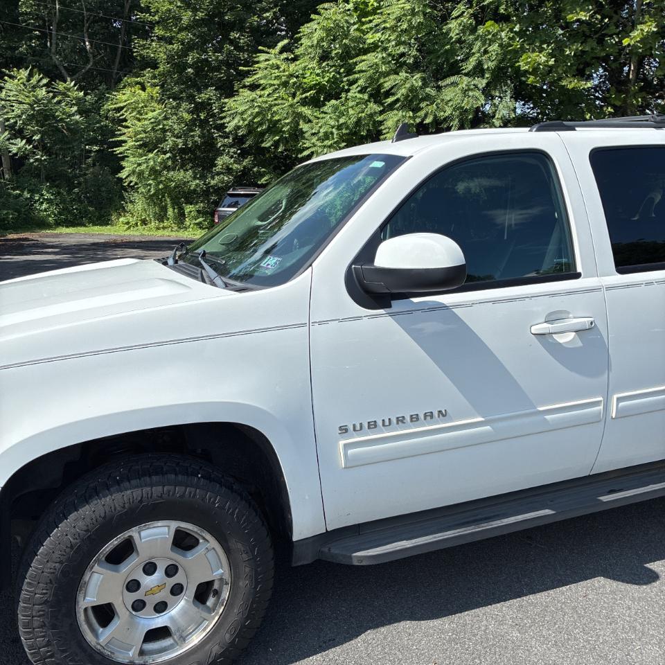Chevrolet Suburban 4WD 4dr LS 2014