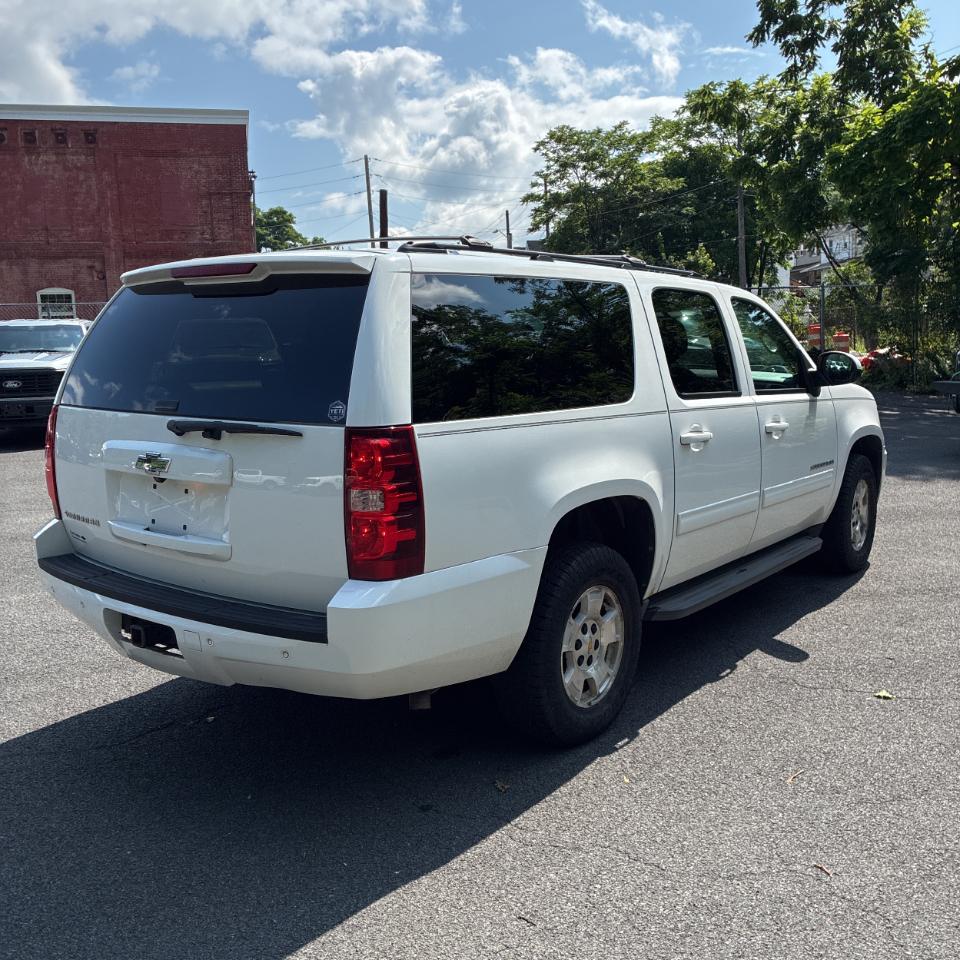 Chevrolet Suburban 4WD 4dr LS 2014