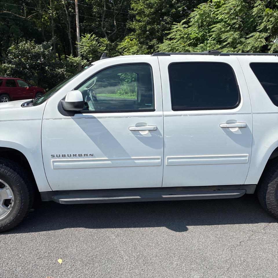 Chevrolet Suburban 4WD 4dr LS 2014