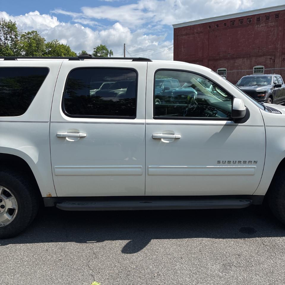 Chevrolet Suburban 4WD 4dr LS 2014