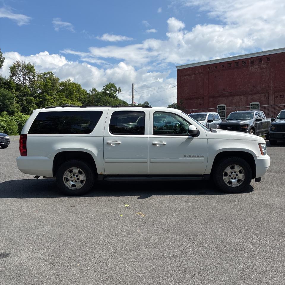 Chevrolet Suburban 4WD 4dr LS 2014