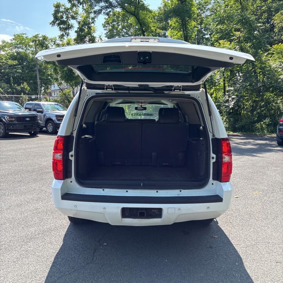 Chevrolet Suburban 4WD 4dr LS 2014