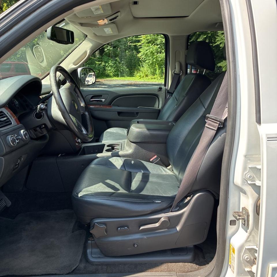 Chevrolet Suburban 4WD 4dr LS 2014