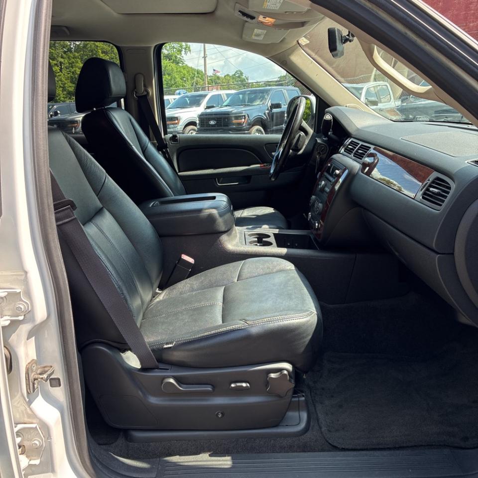 Chevrolet Suburban 4WD 4dr LS 2014
