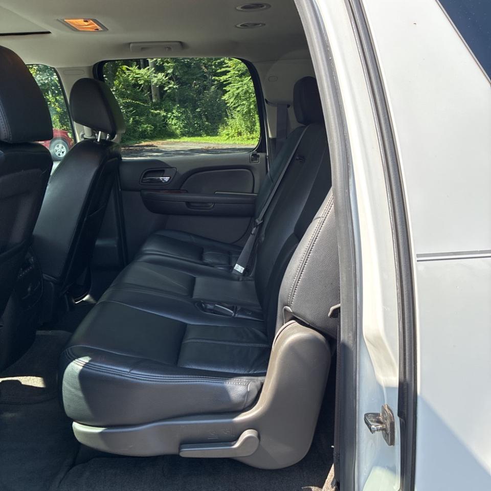 Chevrolet Suburban 4WD 4dr LS 2014
