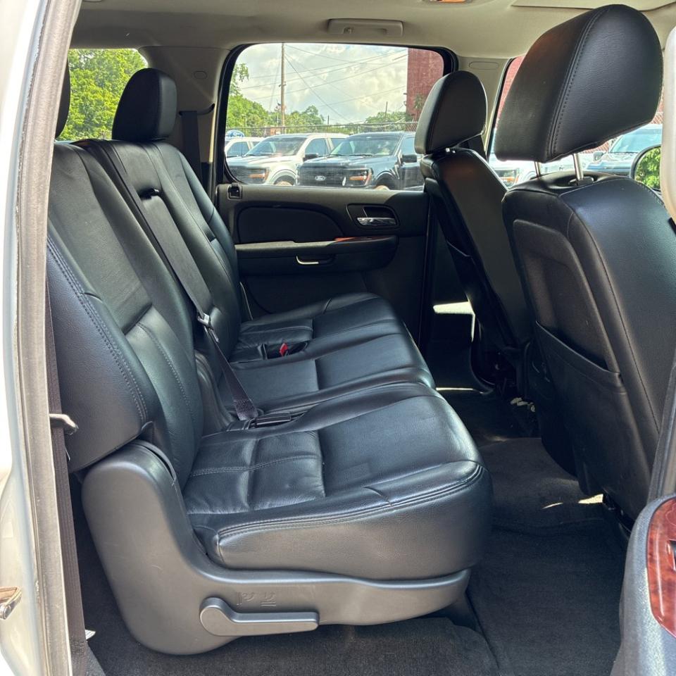Chevrolet Suburban 4WD 4dr LS 2014