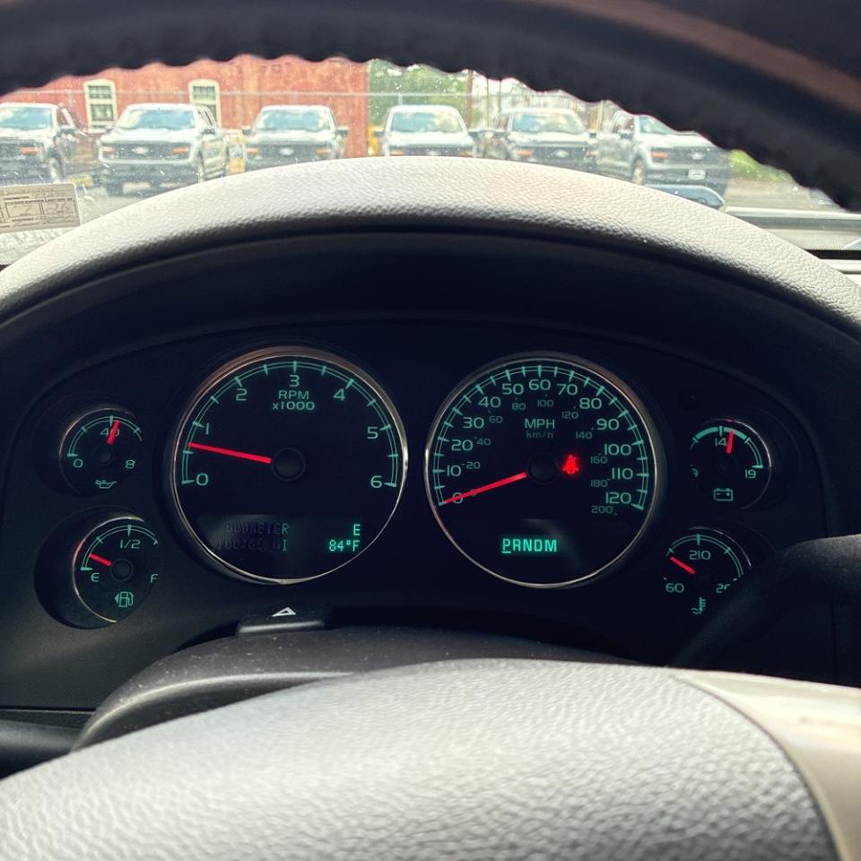 Chevrolet Suburban 4WD 4dr LS 2014
