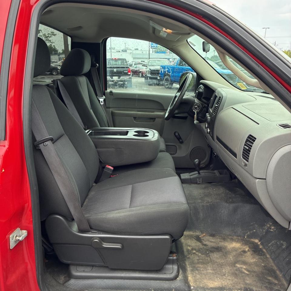 Chevrolet Silverado 1500 4WD Reg Cab 133.0" Work Truck 2012