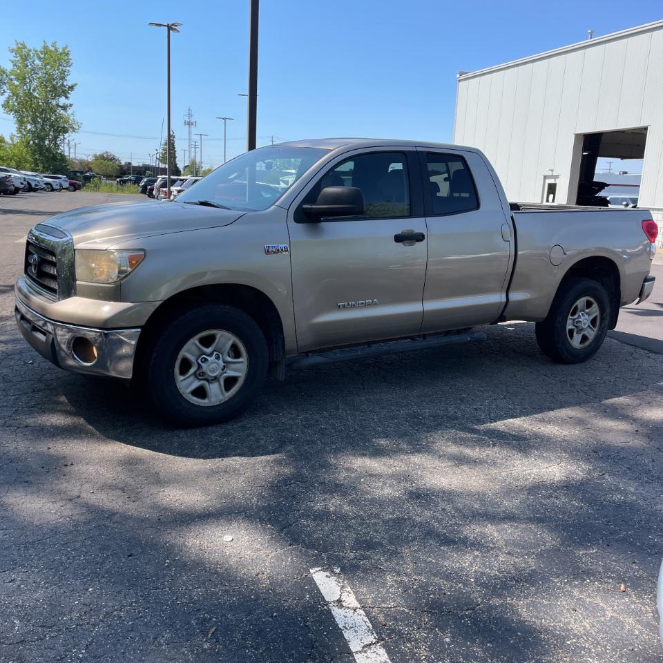 Toyota Tundra 4WD Truck Dbl 5.7L V8 6-Spd AT (Natl) 2008